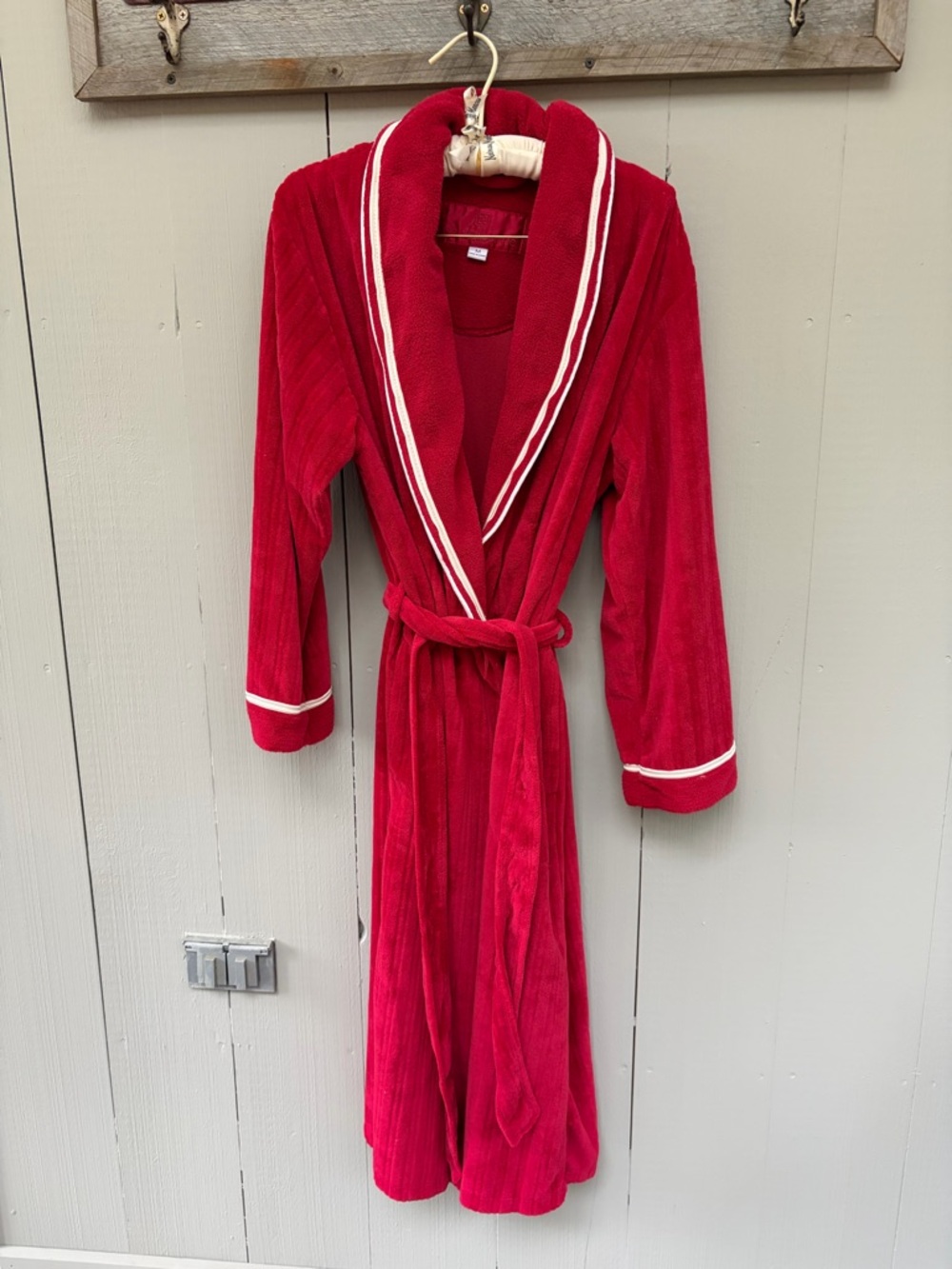 Liz Claiborne Deep Pink Plush Shawl-Collar Robe with White Trim